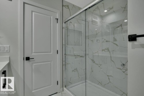 192 Munn Way, Leduc, AB - Indoor Photo Showing Bathroom