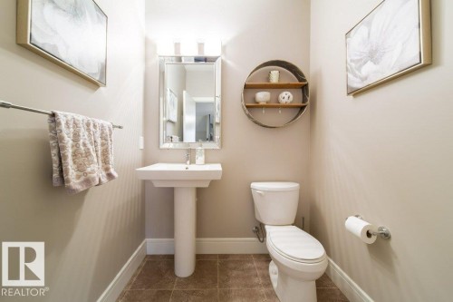 4374 Crabapple Crescent, Edmonton, AB - Indoor Photo Showing Bathroom