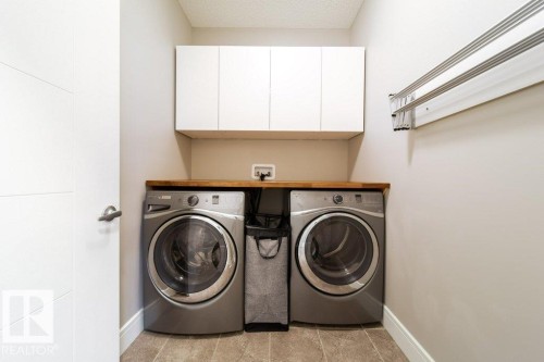 4374 Crabapple Crescent, Edmonton, AB - Indoor Photo Showing Laundry Room