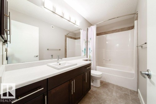 4374 Crabapple Crescent, Edmonton, AB - Indoor Photo Showing Bathroom