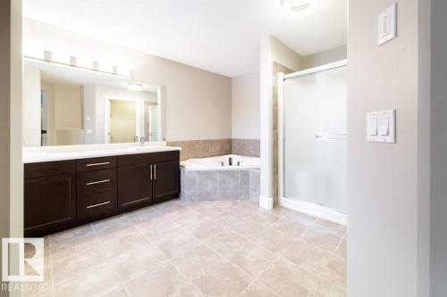 4374 Crabapple Crescent, Edmonton, AB - Indoor Photo Showing Bathroom