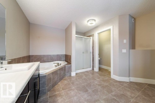 4374 Crabapple Crescent, Edmonton, AB - Indoor Photo Showing Bathroom