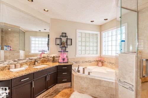 1135 116 Street, Edmonton, AB - Indoor Photo Showing Bathroom