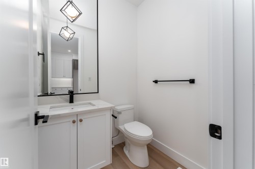 3109 Magpie Way, Edmonton, AB - Indoor Photo Showing Bathroom