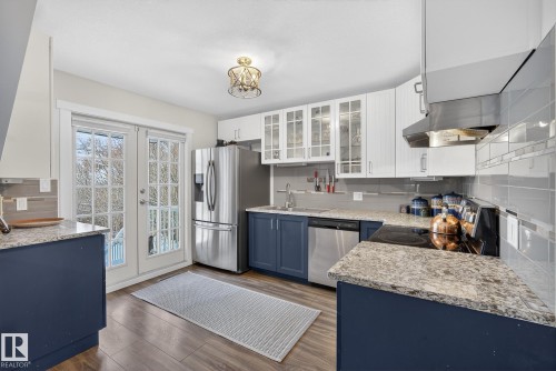 9022 92 Street, Edmonton, AB - Indoor Photo Showing Kitchen With Upgraded Kitchen