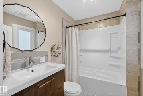 9022 92 Street, Edmonton, AB - Indoor Photo Showing Bathroom