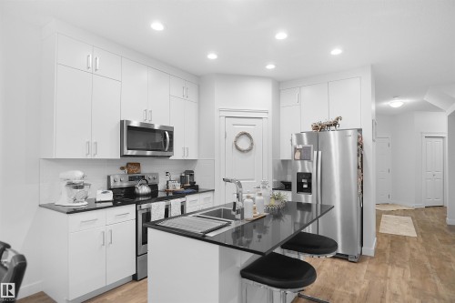 4112 171 Avenue, Edmonton, AB - Indoor Photo Showing Kitchen With Upgraded Kitchen