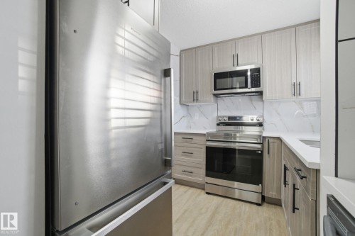 5538 145 Avenue, Edmonton, AB - Indoor Photo Showing Kitchen