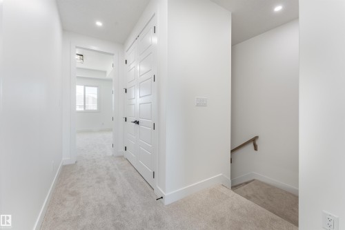 3117 Magpie Way, Edmonton, AB - Indoor Photo Showing Other Room