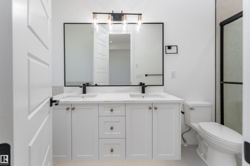 3117 Magpie Way, Edmonton, AB - Indoor Photo Showing Bathroom