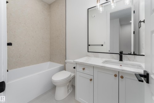 3117 Magpie Way, Edmonton, AB - Indoor Photo Showing Bathroom