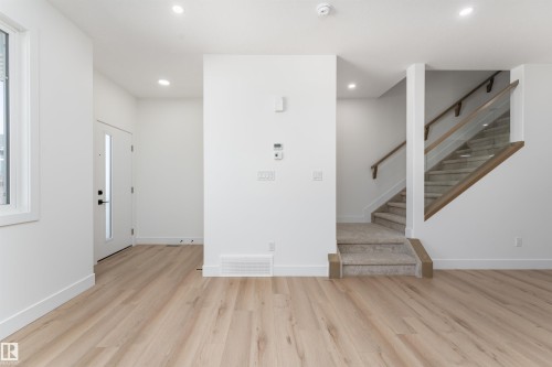 3117 Magpie Way, Edmonton, AB - Indoor Photo Showing Other Room