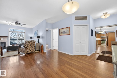 230 2503 Hanna Crescent, Edmonton, AB - Indoor Photo Showing Living Room