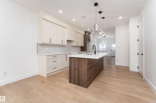 3103 Magpie Way, Edmonton, AB - Indoor Photo Showing Kitchen With Upgraded Kitchen