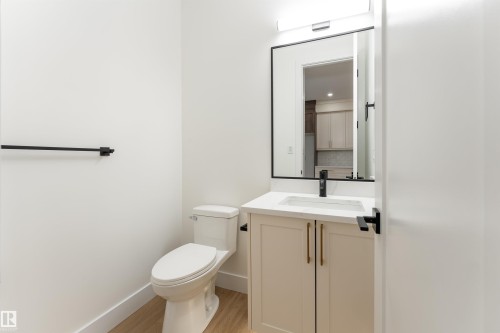 3103 Magpie Way, Edmonton, AB - Indoor Photo Showing Bathroom