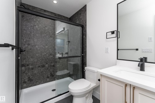 3103 Magpie Way, Edmonton, AB - Indoor Photo Showing Bathroom