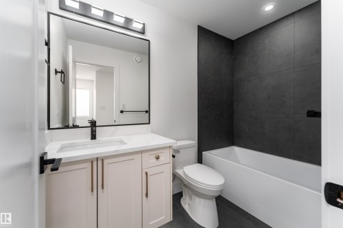 3103 Magpie Way, Edmonton, AB - Indoor Photo Showing Bathroom
