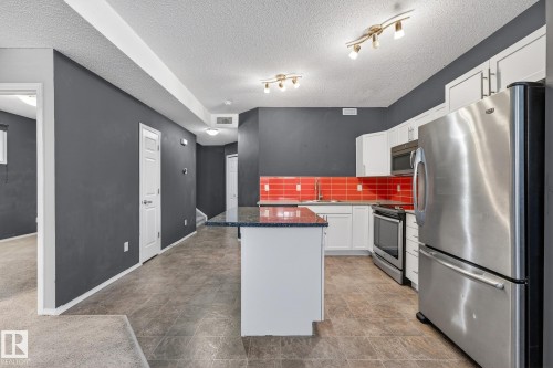 19 6520 2 Avenue, Edmonton, AB - Indoor Photo Showing Kitchen