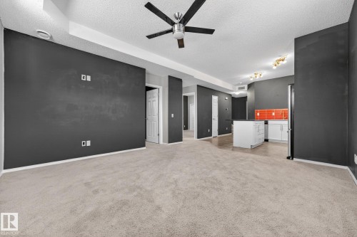 19 6520 2 Avenue, Edmonton, AB - Indoor Photo Showing Other Room