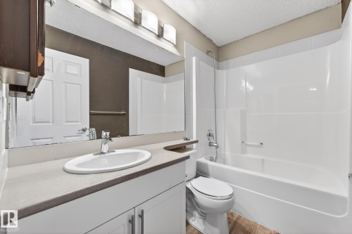 19 6520 2 Avenue, Edmonton, AB - Indoor Photo Showing Bathroom