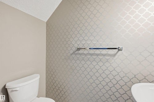 4033 Orchards Drive, Edmonton, AB - Indoor Photo Showing Bathroom