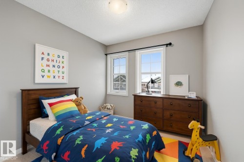 4033 Orchards Drive, Edmonton, AB - Indoor Photo Showing Bedroom