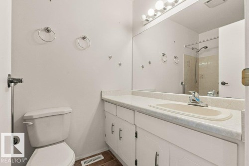 23 Pineview Horizon Village, St. Albert, AB - Indoor Photo Showing Bathroom