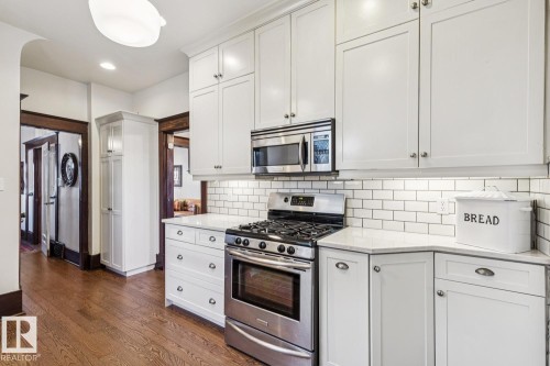 10720 126 Street, Edmonton, AB - Indoor Photo Showing Kitchen With Upgraded Kitchen