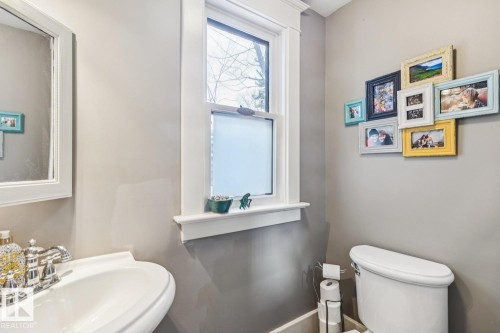 10720 126 Street, Edmonton, AB - Indoor Photo Showing Bathroom