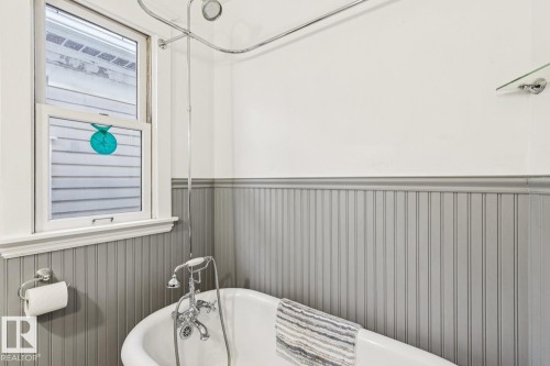 10720 126 Street, Edmonton, AB - Indoor Photo Showing Bathroom