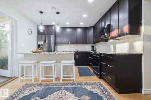 17607 55 Avenue, Edmonton, AB - Indoor Photo Showing Kitchen With Upgraded Kitchen