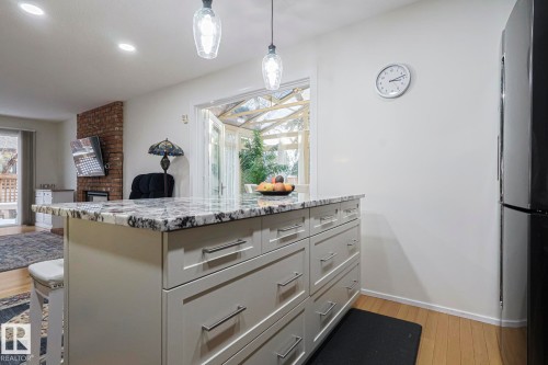 17607 55 Avenue, Edmonton, AB - Indoor Photo Showing Kitchen