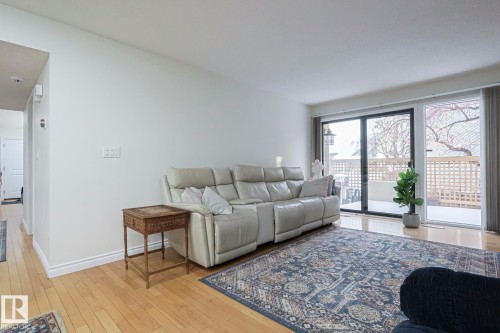 17607 55 Avenue, Edmonton, AB - Indoor Photo Showing Living Room