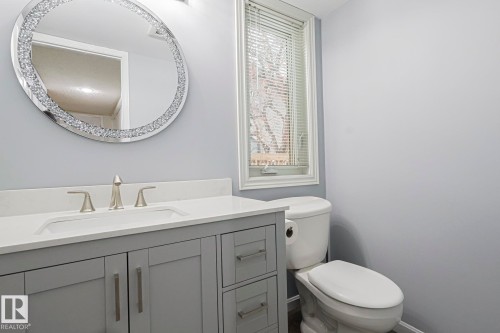 17607 55 Avenue, Edmonton, AB - Indoor Photo Showing Bathroom