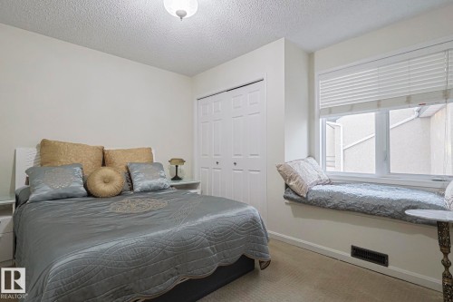 17607 55 Avenue, Edmonton, AB - Indoor Photo Showing Bedroom