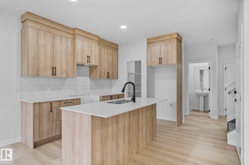 6385 King Wynd, Edmonton, AB - Indoor Photo Showing Kitchen