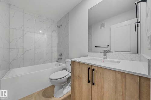 6385 King Wynd, Edmonton, AB - Indoor Photo Showing Bathroom