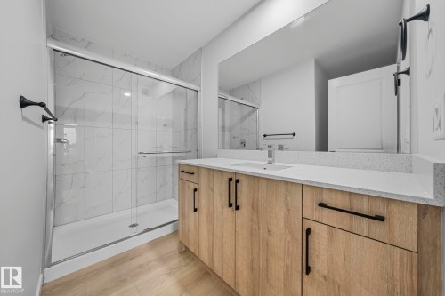 6385 King Wynd, Edmonton, AB - Indoor Photo Showing Bathroom