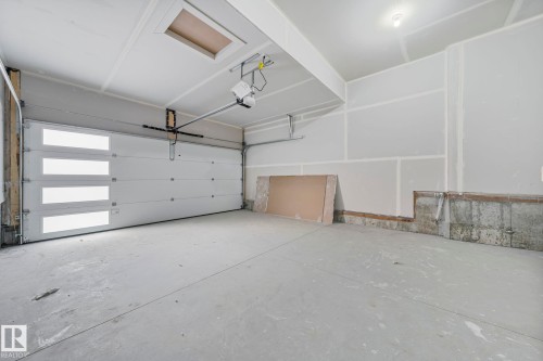 6385 King Wynd, Edmonton, AB - Indoor Photo Showing Garage