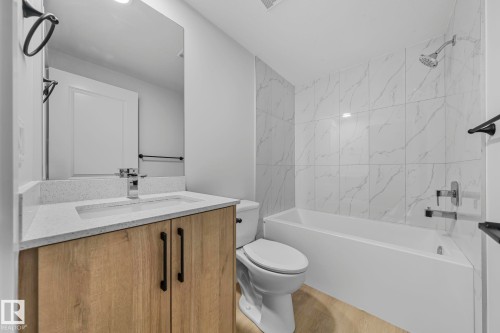 6385 King Wynd, Edmonton, AB - Indoor Photo Showing Bathroom