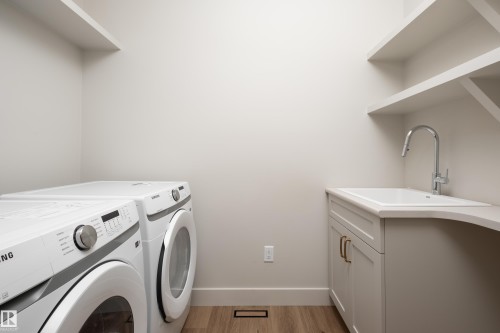26 Grayson Green, Stony Plain, AB - Indoor Photo Showing Laundry Room