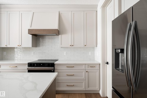 26 Grayson Green, Stony Plain, AB - Indoor Photo Showing Kitchen With Upgraded Kitchen