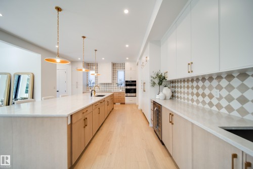 10522 134 Street, Edmonton, AB - Indoor Photo Showing Kitchen With Upgraded Kitchen