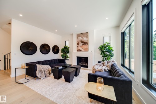 10522 134 Street, Edmonton, AB - Indoor With Fireplace