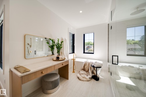 10522 134 Street, Edmonton, AB - Indoor