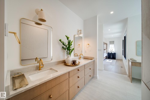 10522 134 Street, Edmonton, AB - Indoor Photo Showing Bathroom