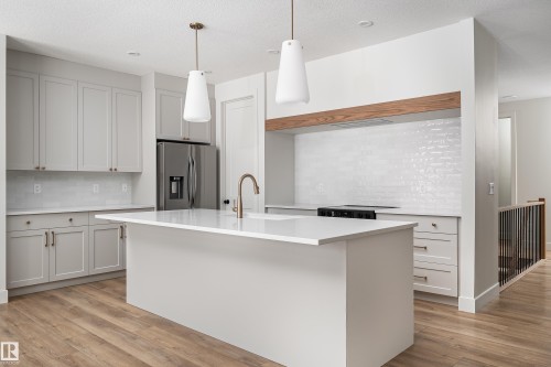 30 Grayson Green, Stony Plain, AB - Indoor Photo Showing Kitchen With Upgraded Kitchen