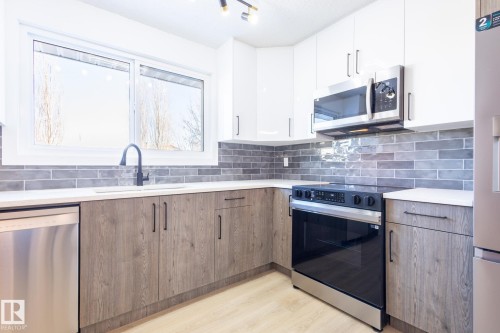 16215 102 Street, Edmonton, AB - Indoor Photo Showing Kitchen With Upgraded Kitchen