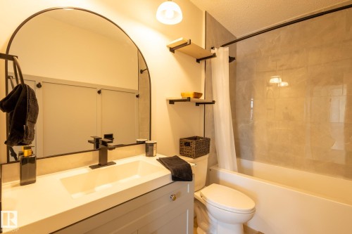 16215 102 Street, Edmonton, AB - Indoor Photo Showing Bathroom