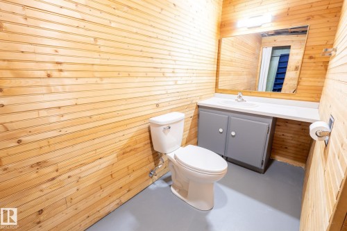 16215 102 Street, Edmonton, AB - Indoor Photo Showing Bathroom